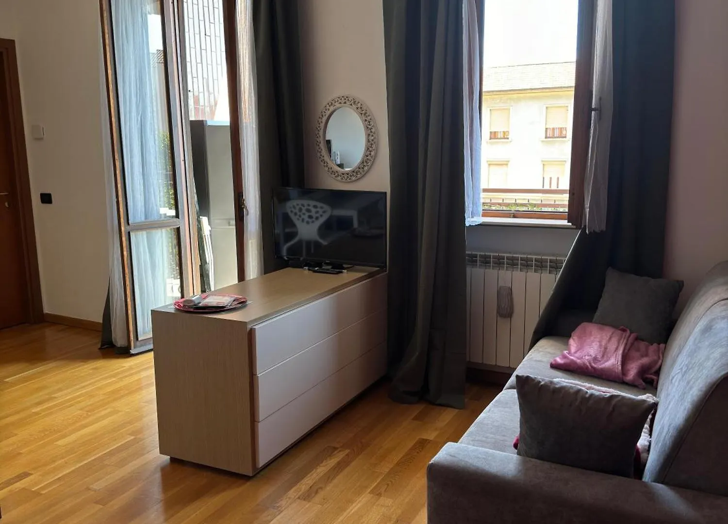 Apartment Pantone Cremisi-Seregno Center