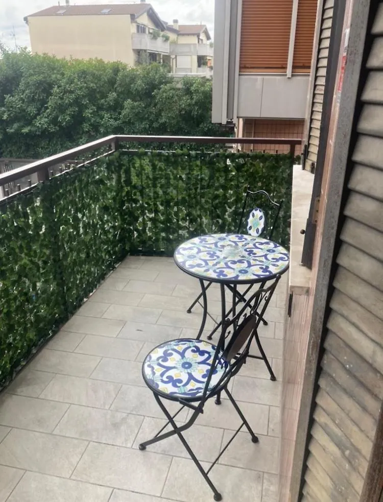 Pantone Cremisi-Seregno Center Apartment Seregno